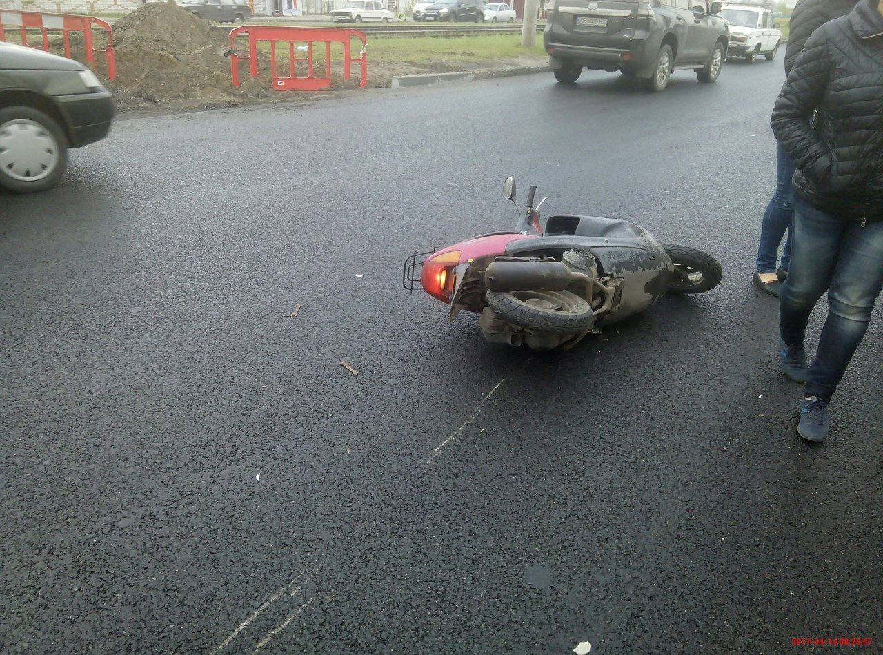 ДТП на Донецком шоссе: Chevrolet сбил бабушку на скутере 3