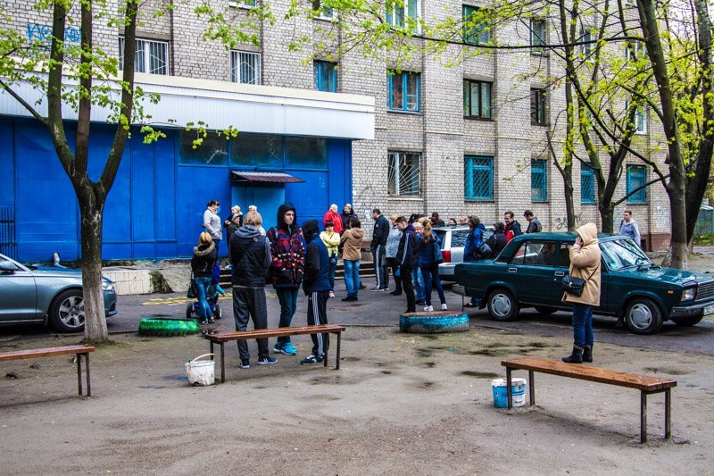 Война за крышу над головой: в Днепре жильцы 13 лет борются за общежитие 9
