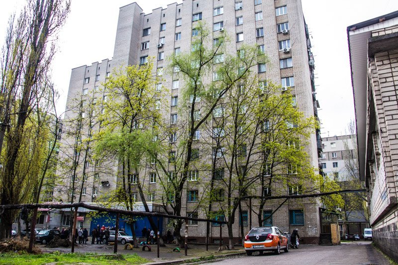 Война за крышу над головой: в Днепре жильцы 13 лет борются за общежитие 13