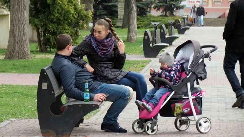 Выходной в Днепре: пустые улицы, одинокие фонтаны и цветущие магнолии 3