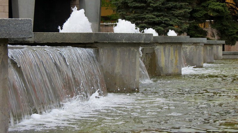 Выходной в Днепре: пустые улицы, одинокие фонтаны и цветущие магнолии 19