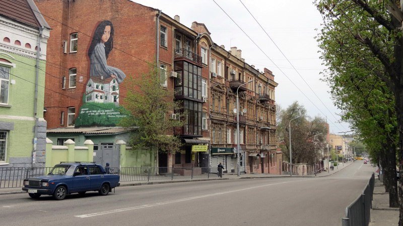 Выходной в Днепре: пустые улицы, одинокие фонтаны и цветущие магнолии 23