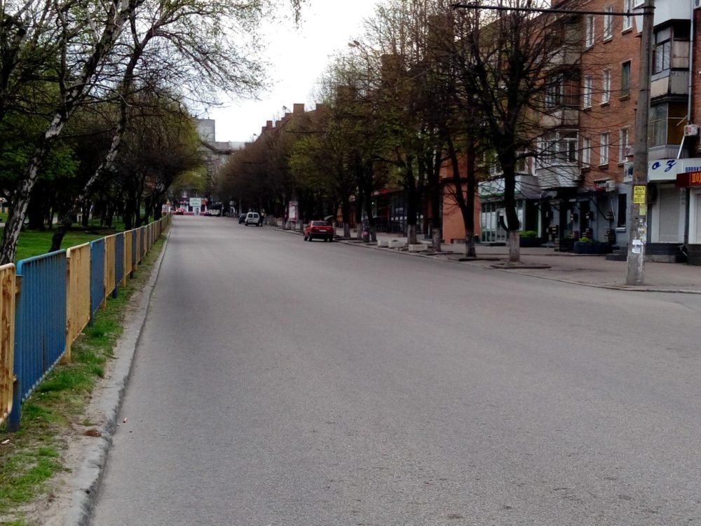 Счастливчик: на проспекте Поля машина врезалась в столб 2