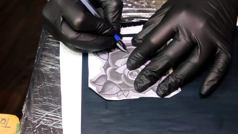 Меняем профессию: один день из жизни тату-мастера 4