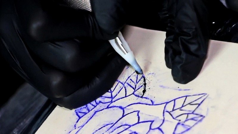 Меняем профессию: один день из жизни тату-мастера 5