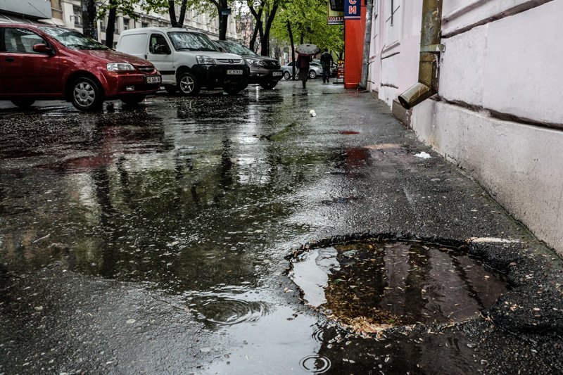 Не забудьте зонт: в Днепр вернулись холод и дождь со снегом 1