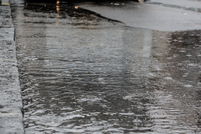 Не забудьте зонт: в Днепр вернулись холод и дождь со снегом 8