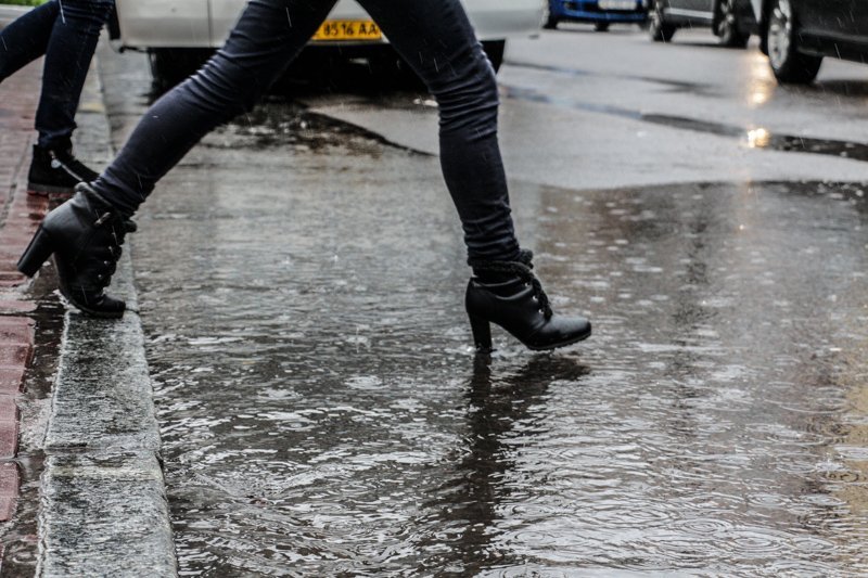Не забудьте зонт: в Днепр вернулись холод и дождь со снегом 9