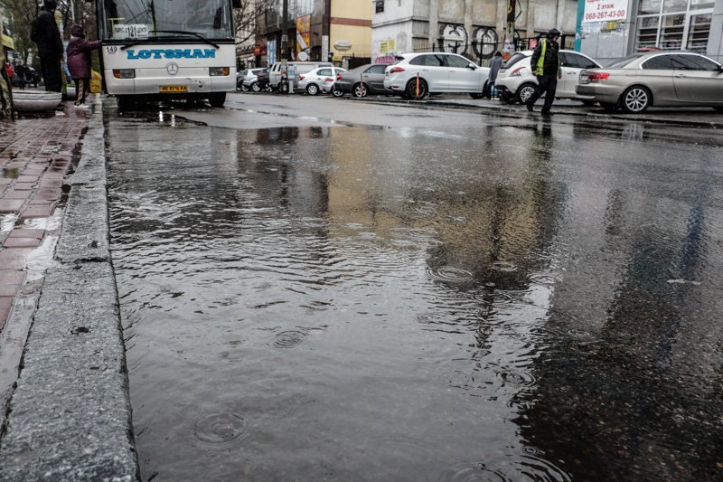 Не забудьте зонт: в Днепр вернулись холод и дождь со снегом 10