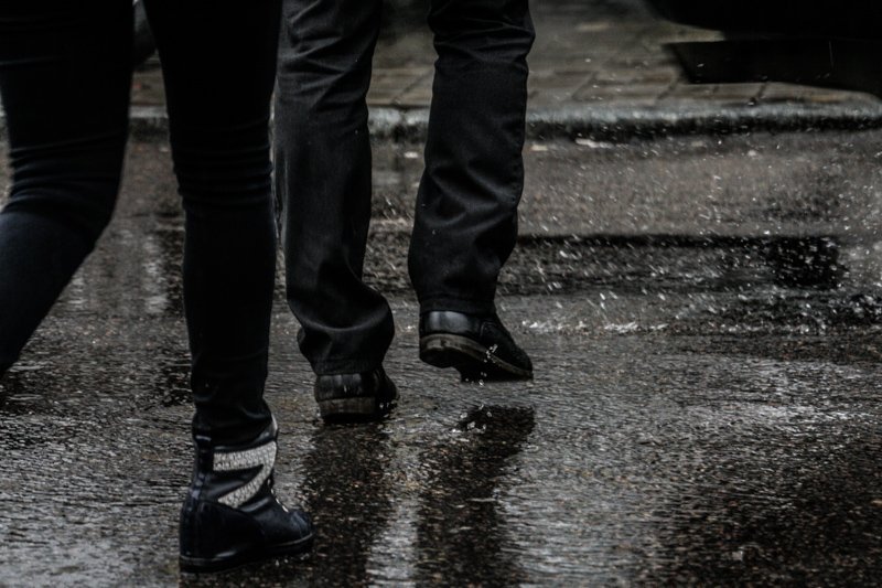 Не забудьте зонт: в Днепр вернулись холод и дождь со снегом 13