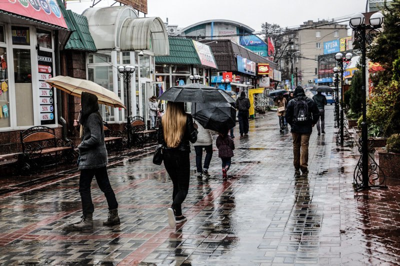 Не забудьте зонт: в Днепр вернулись холод и дождь со снегом 17