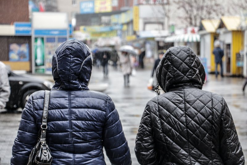 Не забудьте зонт: в Днепр вернулись холод и дождь со снегом 24