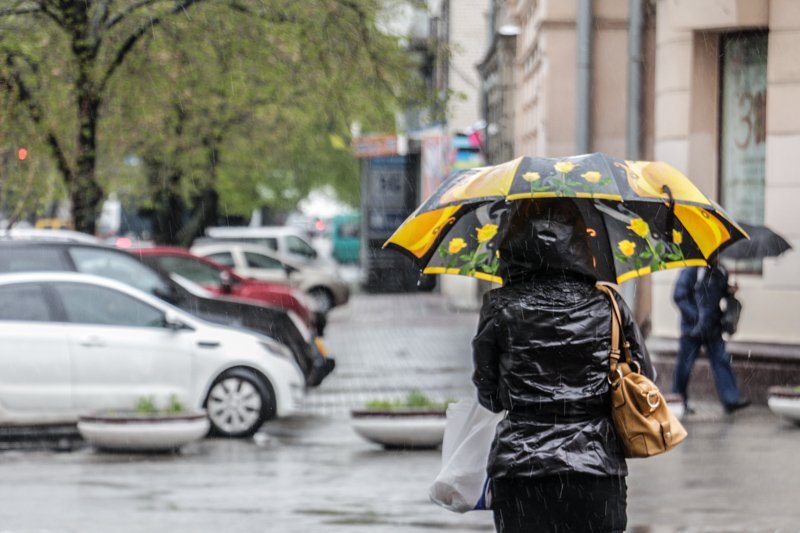 Не забудьте зонт: в Днепр вернулись холод и дождь со снегом 25