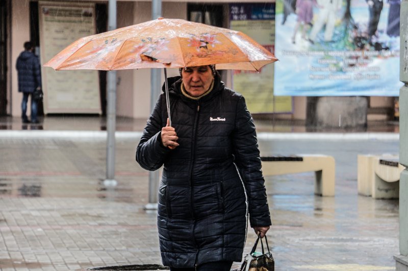 Не забудьте зонт: в Днепр вернулись холод и дождь со снегом 26