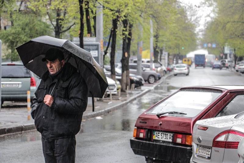 Не забудьте зонт: в Днепр вернулись холод и дождь со снегом 28