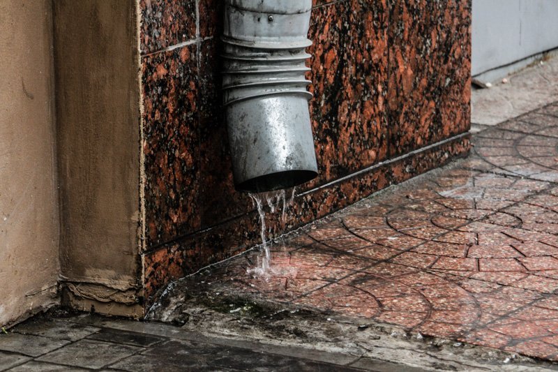 Не забудьте зонт: в Днепр вернулись холод и дождь со снегом 30