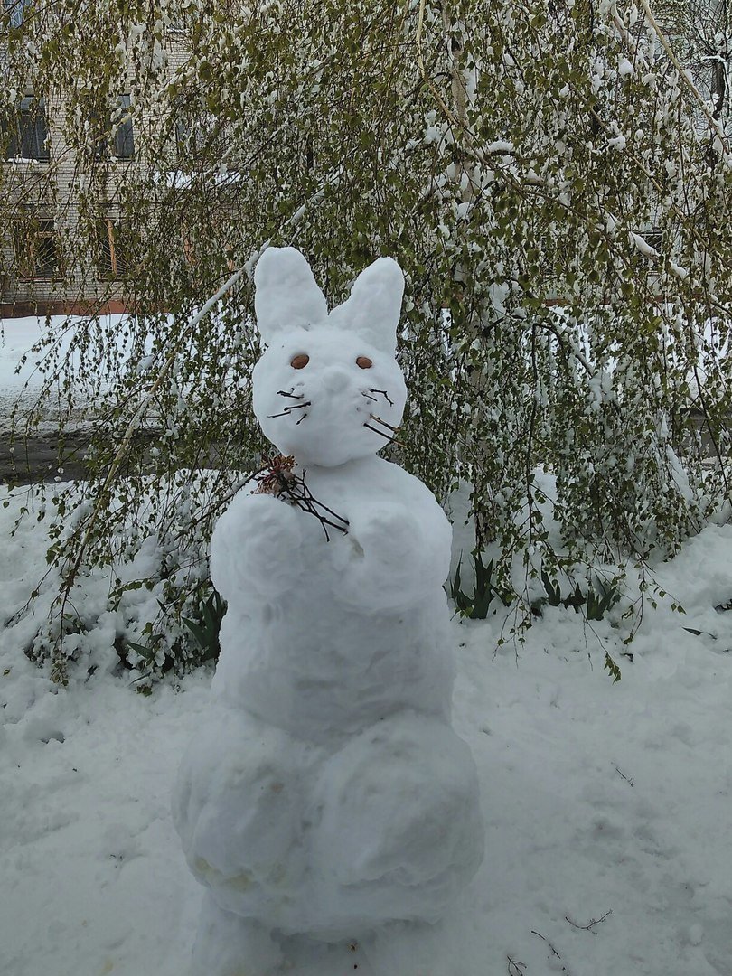 Днепр заполнился апрельскими снеговиками 6