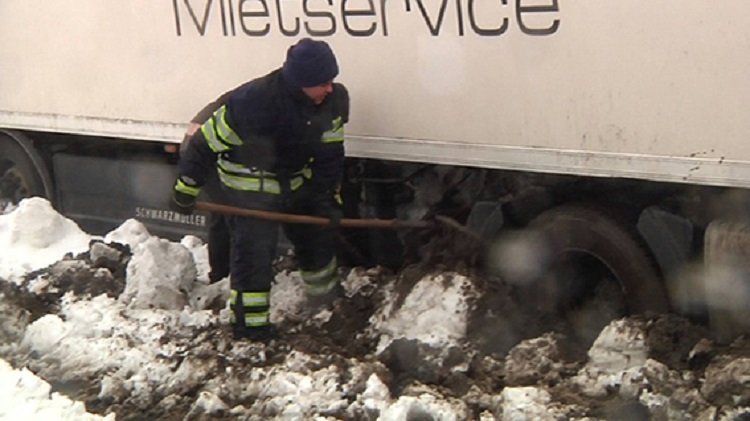В Днепре и области полицейские усиленно дежурят на дорогах 2