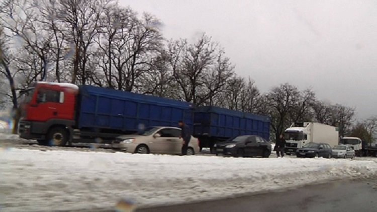 В Днепре и области полицейские усиленно дежурят на дорогах 3