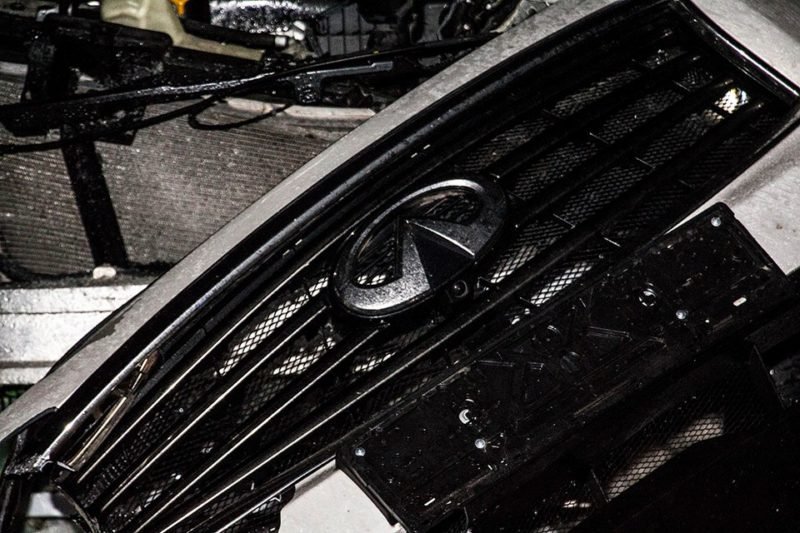 Форсаж по-днепровски: на Поля водитель Infiniti влетел в столб и сбежал с места ДТП 6