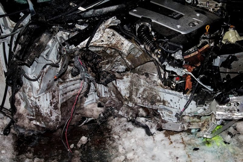 Форсаж по-днепровски: на Поля водитель Infiniti влетел в столб и сбежал с места ДТП 8
