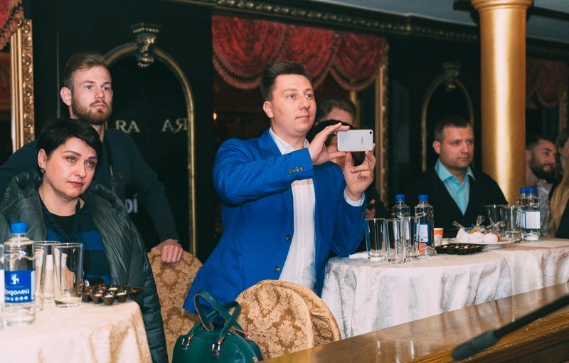 10 знаменитостей Днепра с помощью чая собирали средства для диагностики детских болезней 12