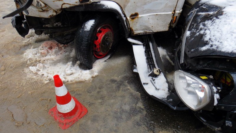 Тройное ДТП на Богдана Хмельницкого: подробности и видео с регистратора 2