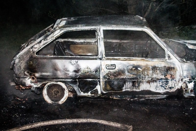 Ночной пожар: на Победе сгорел автомобиль 3