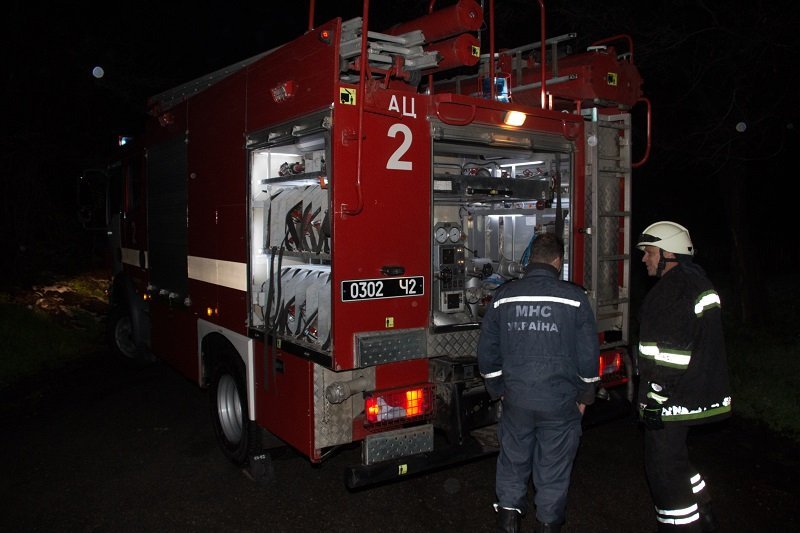 Ночной пожар: на Победе сгорел автомобиль 5