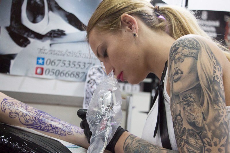 Проверено на себе: каково это - бить тату на масштабном фестивале 10