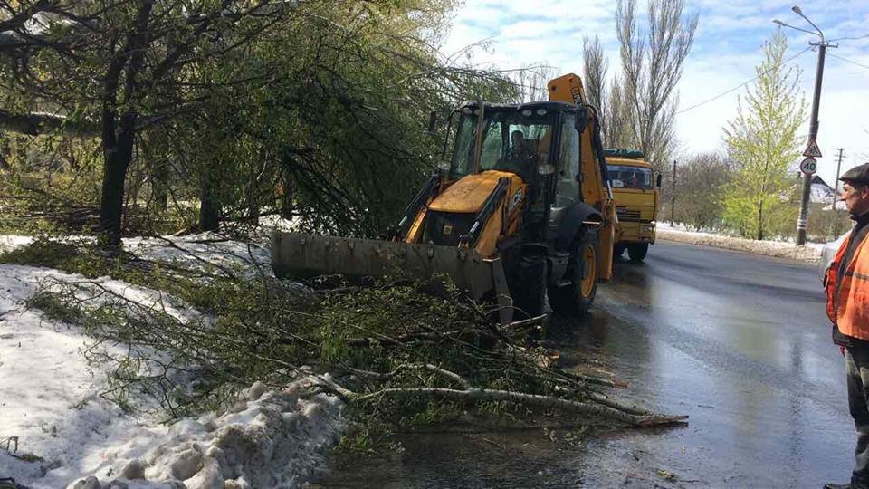 Уборка города после снегопада продолжается: как работают коммунальные службы 6