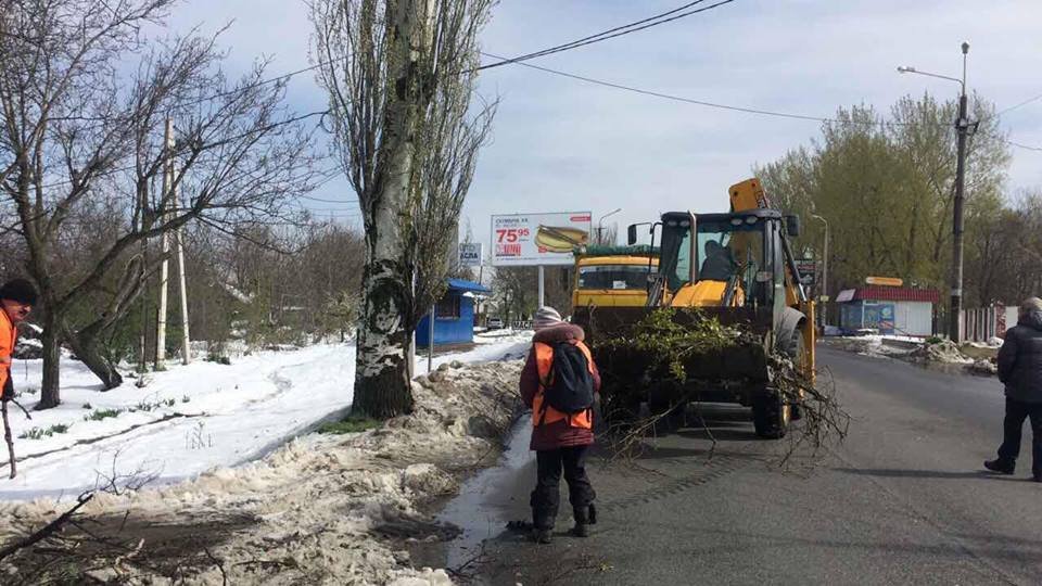 Уборка города после снегопада продолжается: как работают коммунальные службы 12