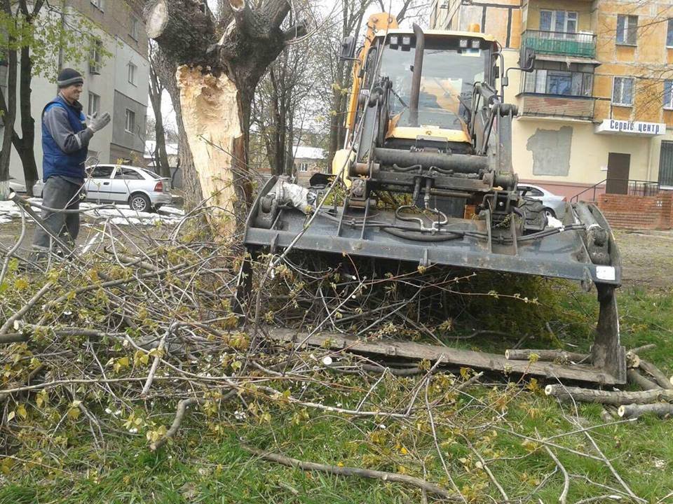 Уборка города после снегопада продолжается: как работают коммунальные службы 15