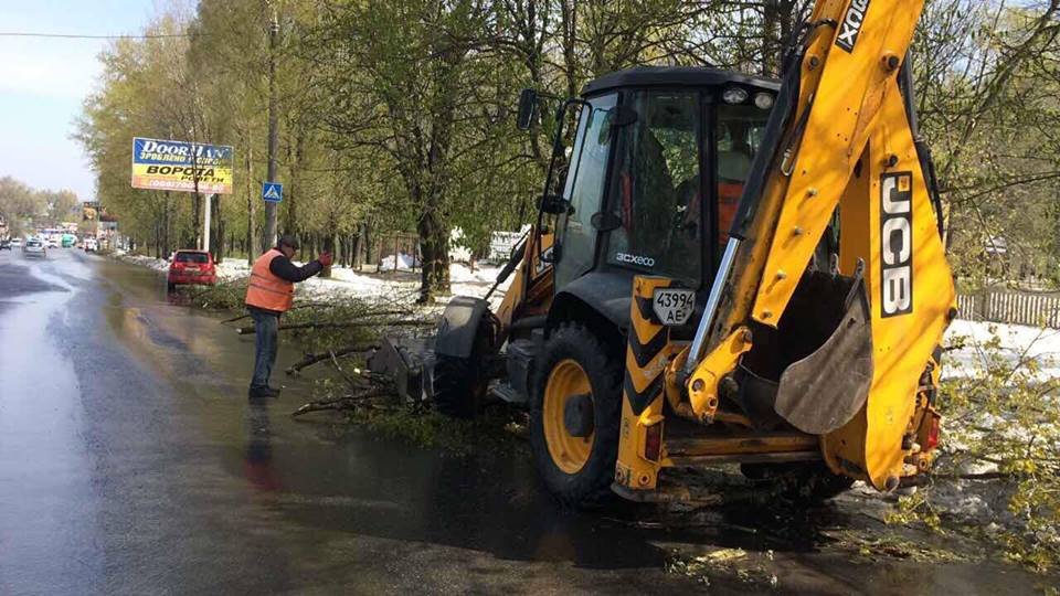 Уборка города после снегопада продолжается: как работают коммунальные службы 16