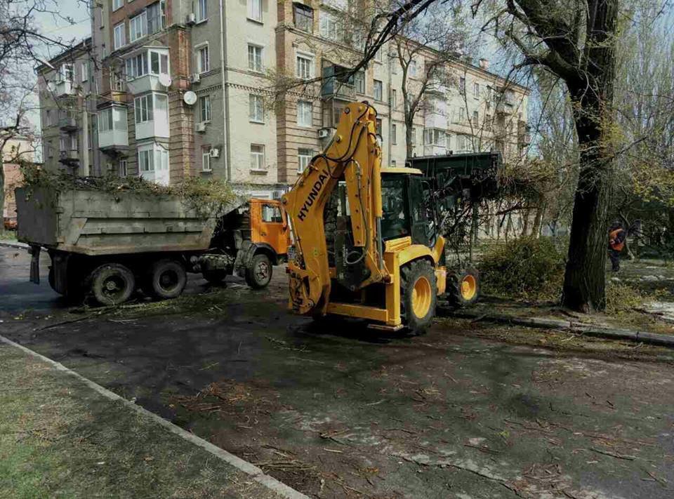 Уборка города после снегопада продолжается: как работают коммунальные службы 18