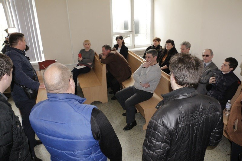 Крики, полиция и толпа людей: что происходило в Бабушкинском суде Днепра 5