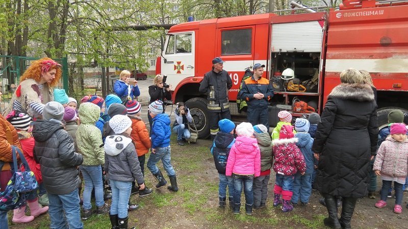 Как вести себя во время пожара: спасатели Днепра встретились с детьми 8