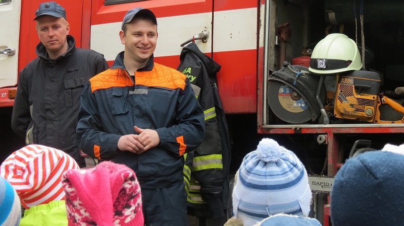 Как вести себя во время пожара: спасатели Днепра встретились с детьми 10