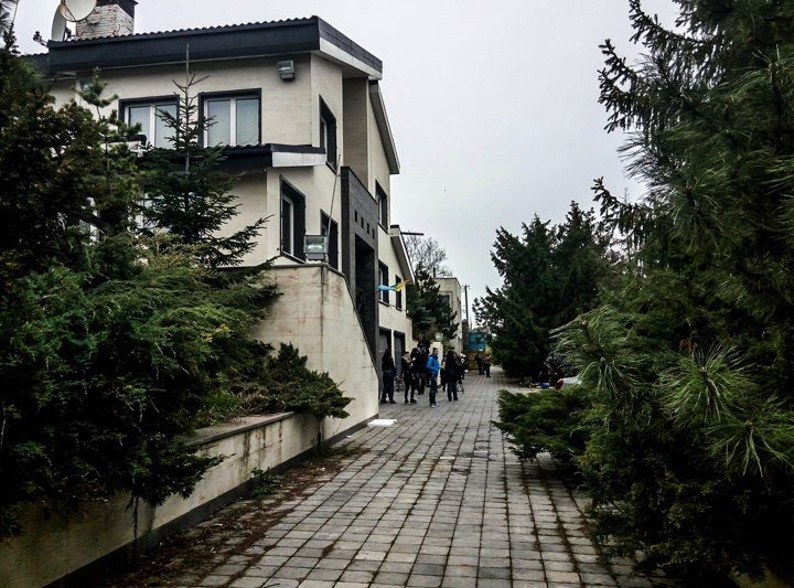 Трехэтажное имение Олега Царева в Днепре отдали переселенцам из Донбасса 13