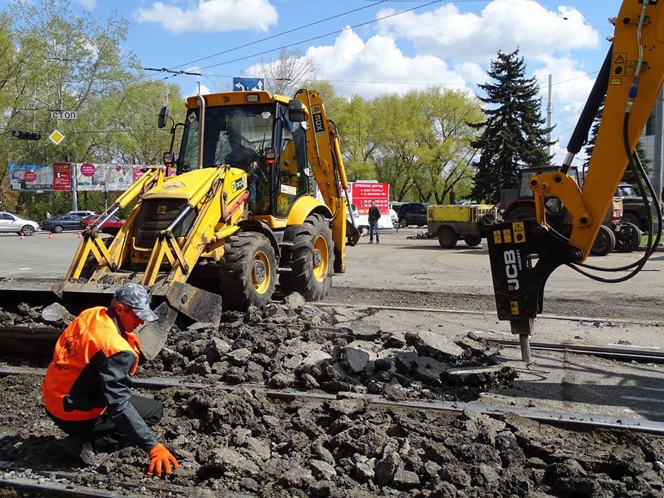 Перемога: в Днепре начали ремонтировать злополучный переезд возле "Метеора" 1