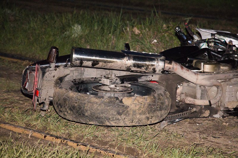 Смертельное ДТП на Любарского: мотоциклист вылетел с дороги 5