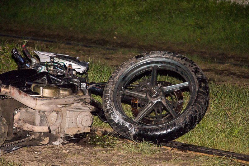 Смертельное ДТП на Любарского: мотоциклист вылетел с дороги 6