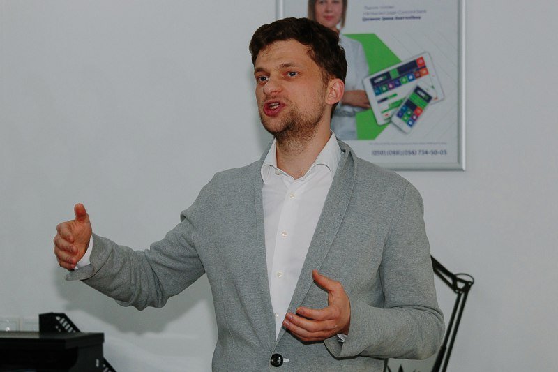 Дмитрий Дубилет провел вечер за чашкой чая с жителями Днепра 1