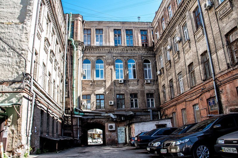 Лепные львы и безрукая муза: история одного дома в центре Днепра 13