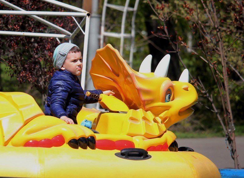 Бегающие дети, влюбленные парочки и маленькие утята: весна в парке Глобы 1