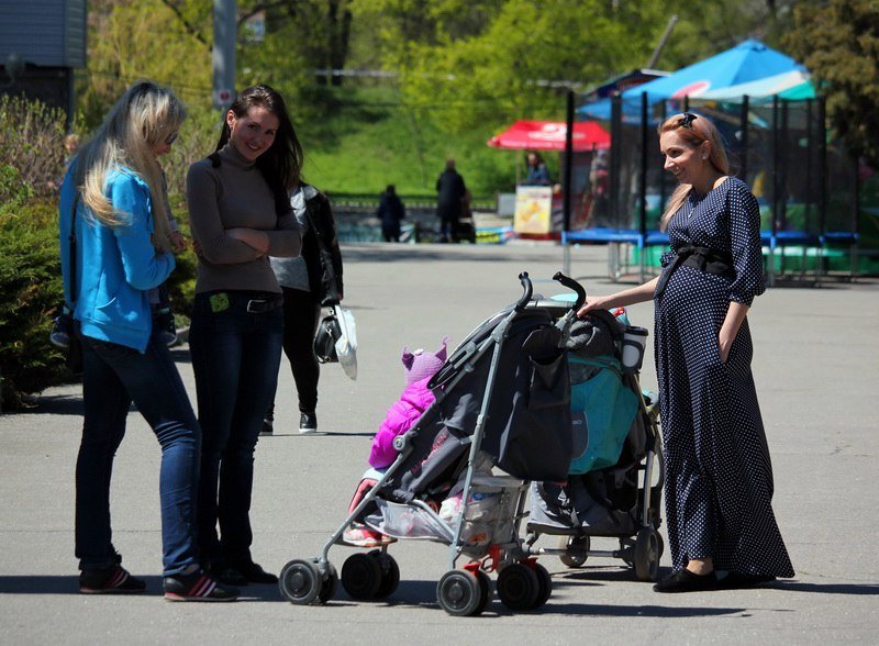 Бегающие дети, влюбленные парочки и маленькие утята: весна в парке Глобы 4