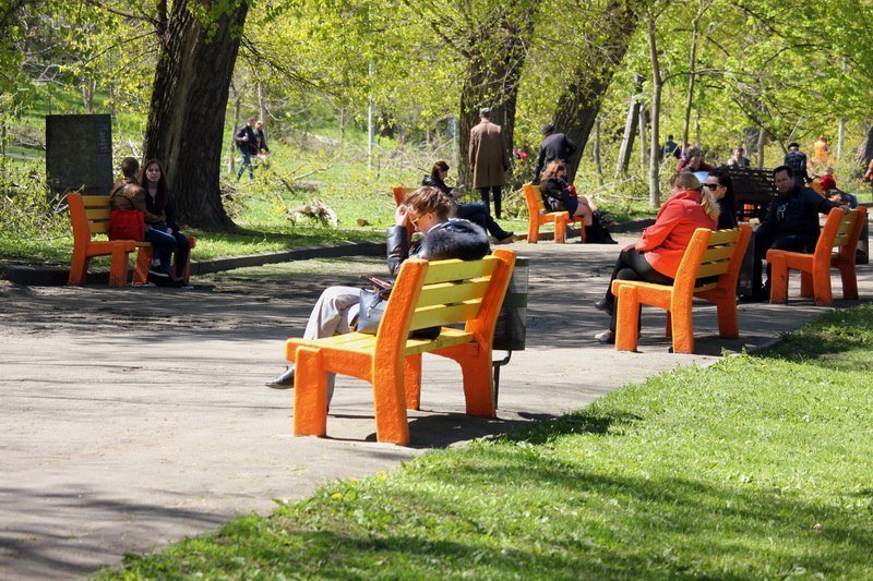 Бегающие дети, влюбленные парочки и маленькие утята: весна в парке Глобы 15