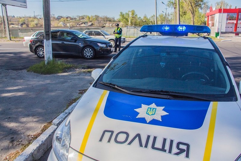 На Победе столкнулись Chevrolet и Lada: образовалась пробка 4