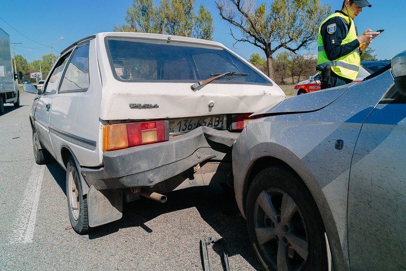 На Кайдакском мосту столкнулись 3 автомобиля: образовалась пробка 3