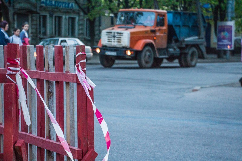 Эпидемия "черных дыр": в Днепре продолжает проваливаться асфальт 4